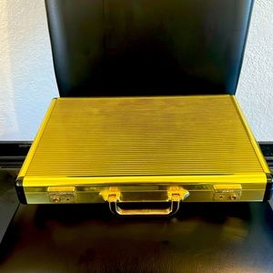 GOLD VINTAGE MAXMORE COLLECTION BY TRAVELEELL